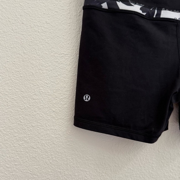 Lululemon Athletica Black Reversible Double Sided Shorts Women’s Size 10 - Picture 8 of 10